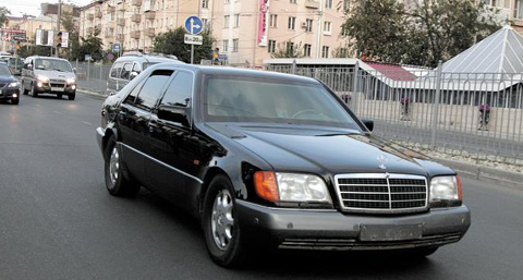 Kim Jong Il with his Mercedes 600 he brought along on his armoured train on a state visit to Russia