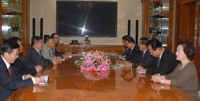 cam Choeung Sopheap (aka Yeay Phu) with Hun Sen